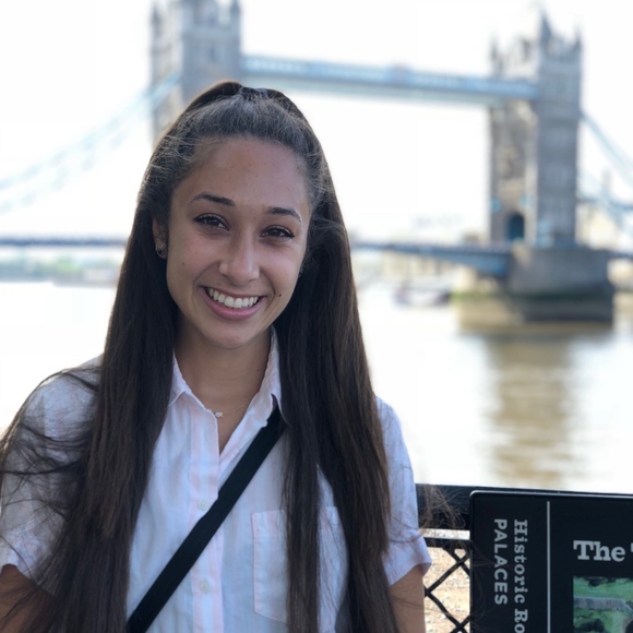 Meet your Posher, Natalie - Picture 4 of 5